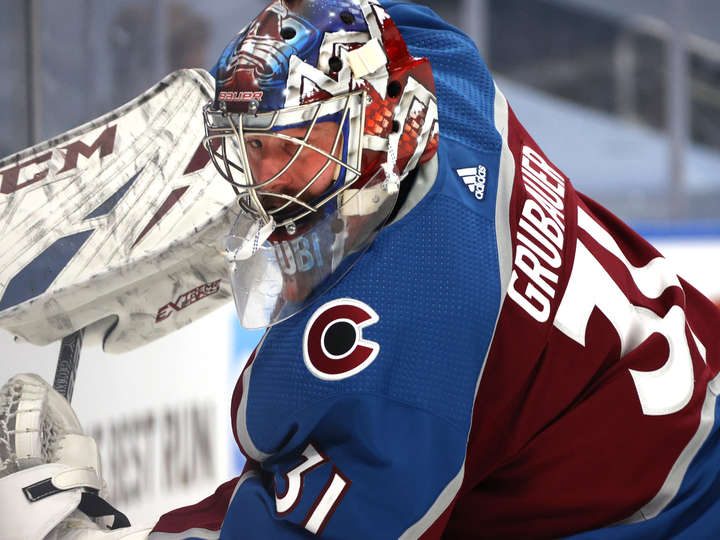Avalanche goalie Philipp Grubauer visits cancer patients at