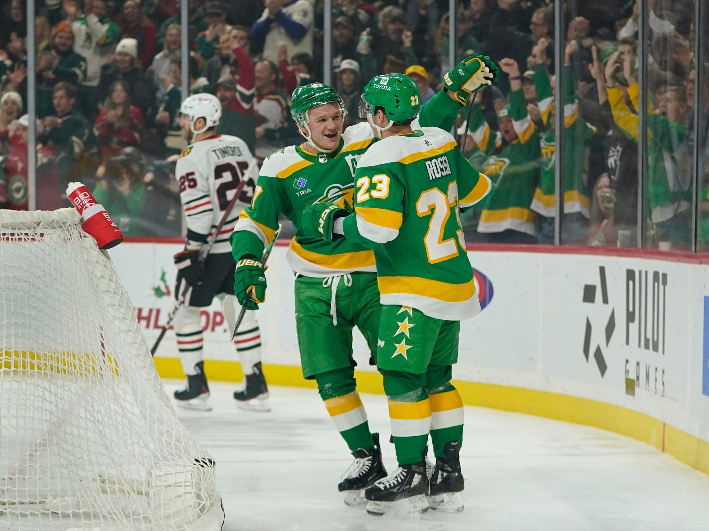 RECAP Minnesota runs wild, dominates Blackhawks 41 The Rink